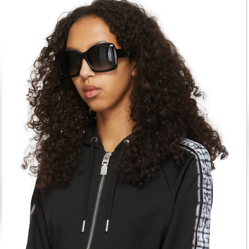 GIVENCHY Black GV 7186/S Sunglasses(excellent condition , no scratch )